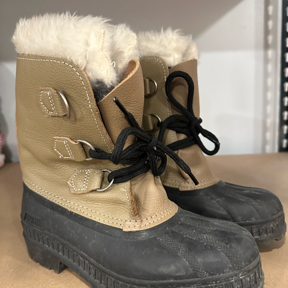 Sorel kids 4 Winter Boots with faux Fur Lining snow boots